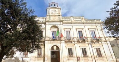 Copertina di Gioia del Colle, bimbo di 11 anni riceve insulti e sputi per il colore della sua pelle: la madre denuncia sui social