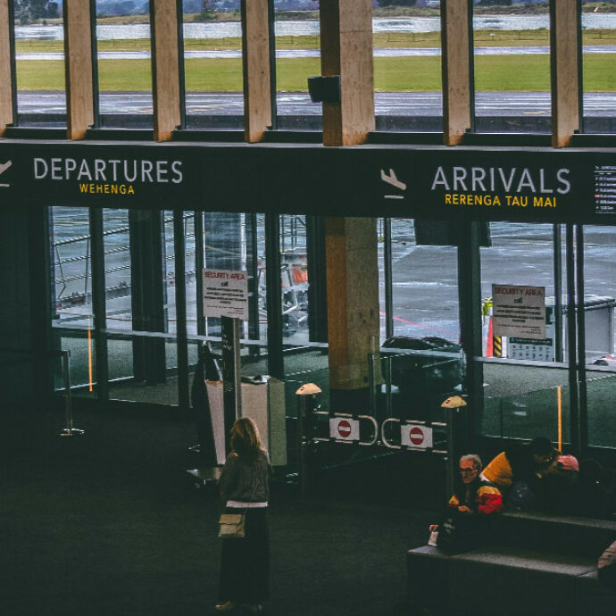 È morta Emilietta, addio alla “signora dell’aeroporto” che viveva a Malpensa sperando di riabbracciare i figli