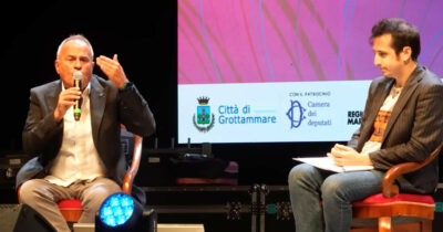 Copertina di “A Gaza c’è un genocidio”, “Ma che dici?”. Scoppia la lite tra Marco Santin della Gialappa’s Band e uno spettatore: “Vai a studiare”