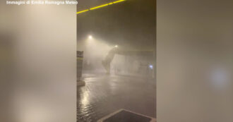Copertina di Nubifragio e raffiche di vento fortissime in Riviera Romagnola: il video della notte a Rimini