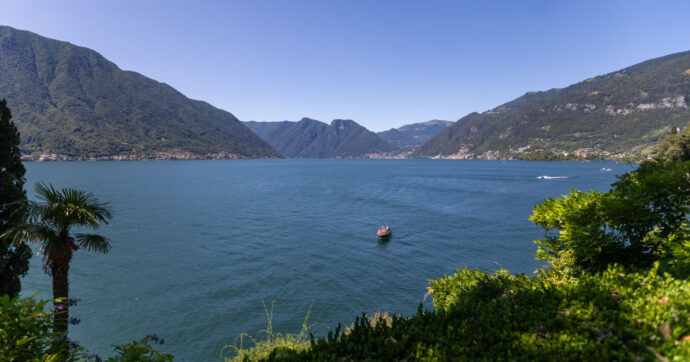 Salva i figli finiti in acqua ma non riemerge: turista tedesco disperso nel lago di Como