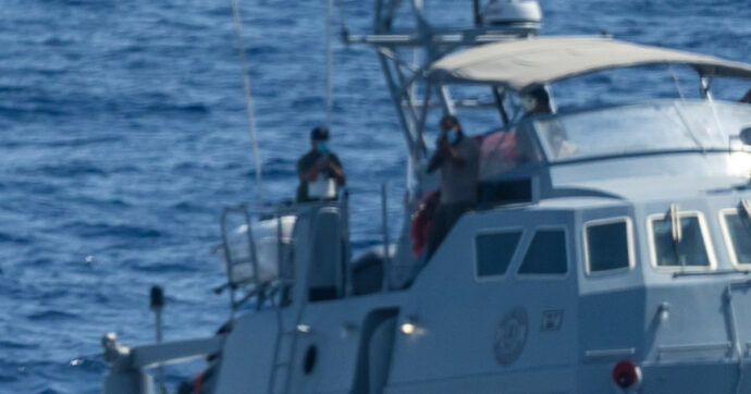 Attacco libico all’Ocean Viking: “20 minuti di spari”. La ong Open Arms: “Pressioni perché l’Italia rinnovi il memorandum”