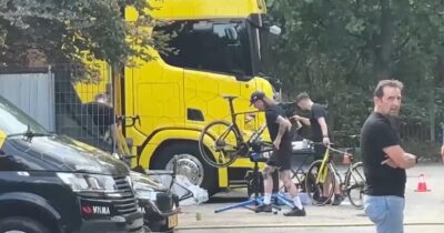Copertina di Furto di bici alla Vuelta, derubata a Torino la squadra del campione Vingegaard: scassinato il furgone – Video