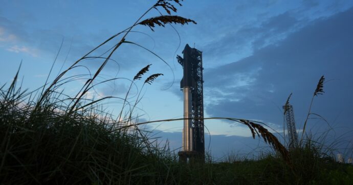 Ancora problemi tecnici: Musk fallisce anche il decimo test di lancio di Starship