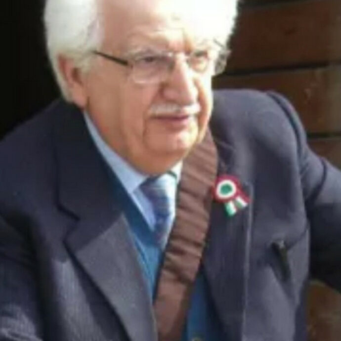 “Mi hanno rubato la bici, aiutatemi a ritrovarla”: lo scrittore Bruno Gambarotta vittima di furto, l’appello social