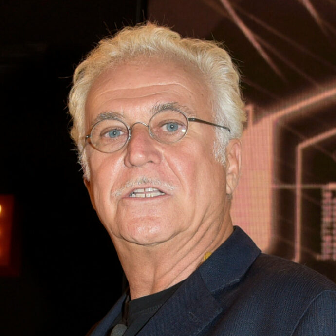 “Ho sentito i baristi dire di lavare bene la mia tazzina perché potevo contagiarli con l’AIDS”: Marco Predolin e la bufala sulla malattia