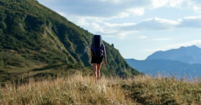 Copertina di Montagna, guida pratica agli escursionisti della domenica. Con un occhio ai cambiamenti climatici