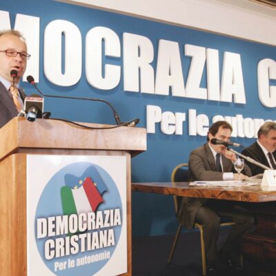 Copertina di La lunga agonia della Balena Bianca: la Dc tra Rotondi, Cuffaro e Gasparri