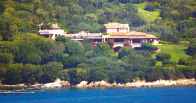 Copertina di Vendesi Villa Certosa. Fininvest conferma: “Più parti interessate”