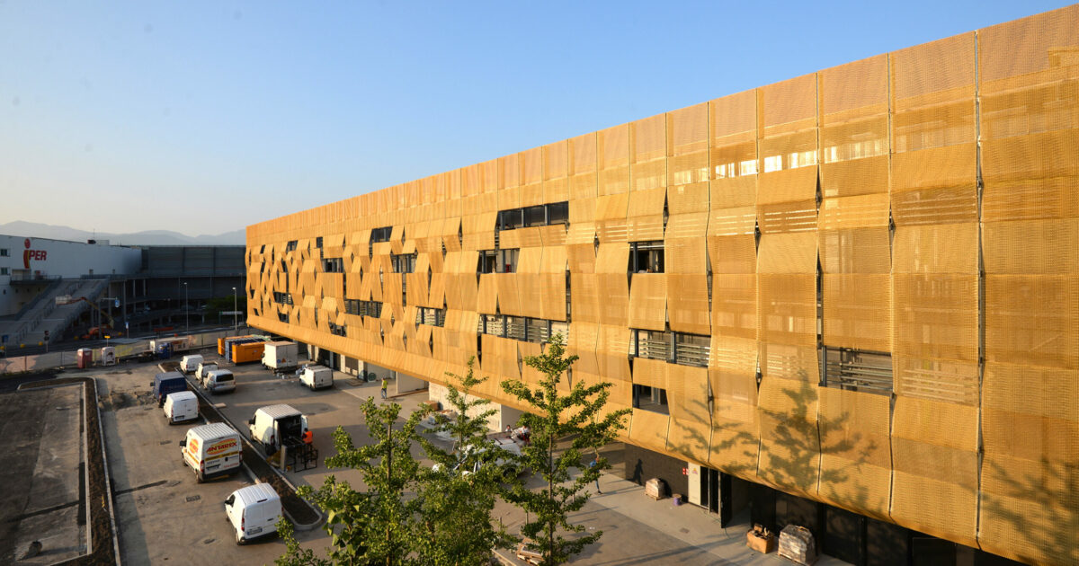 “Lascia l’auto per un mese nel parcheggio dello spazio di Oriocenter e parte per le vacanze”: pioggia di insulti e critiche. Ecco quanto pagherà il “furbetto”