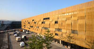 Copertina di “Lascia l’auto per un mese nel parcheggio dello spazio di Oriocenter e parte per le vacanze”: pioggia di insulti e critiche. Ecco quanto pagherà il “furbetto”