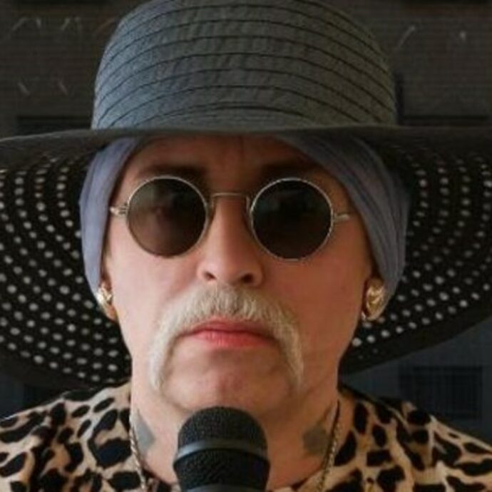 Neonazista tedesco si dichiara trans per scontare la pena in un carcere femminile: nel suo passato posizioni omofobe e transfobiche