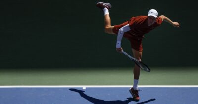 Copertina di Us Open, Sinner travolge Kopriva in tre set e passa al secondo turno: ecco com’è andata la partita