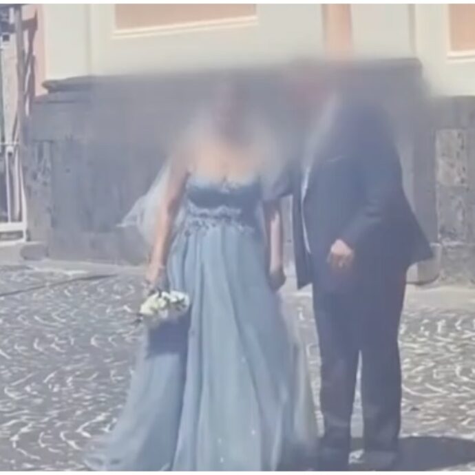 “Danneggiano con i fumogeni la facciata dell’ex Cattedrale della Santissima Annunziata di Vico Equense”: denunciati due novelli sposi