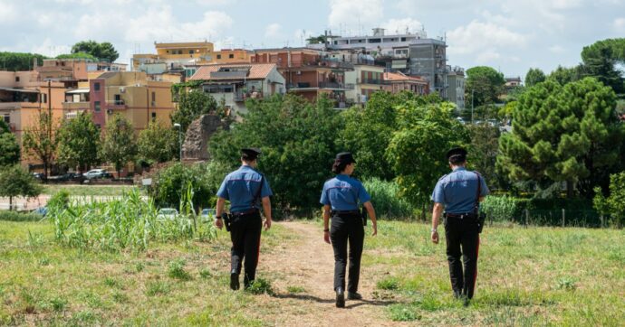 18enne stuprata da tre ragazzi davanti al fidanzato durante una rapina nel parco di Tor Tre Teste a Roma: tre arresti