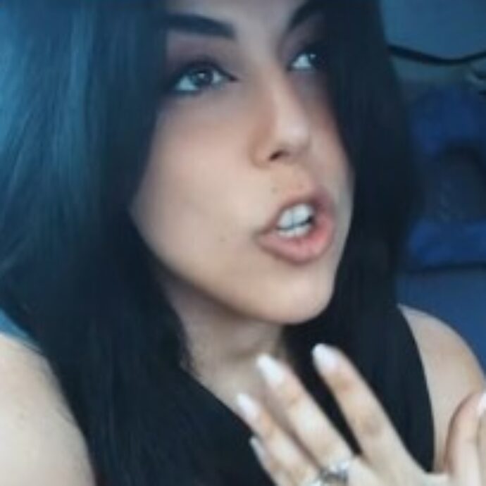 “Mie foto, video e live dati in pasto a chiunque con commenti schifosi e pericolosi”: dopo il caso del gruppo ‘Mia Moglie’, le storie di Anna Madaro e Martina Attili