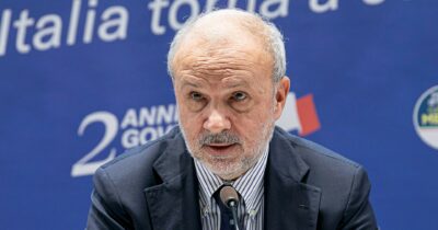 Copertina di Meloni ora boccia lo scudo ai medici. E teme per i voti