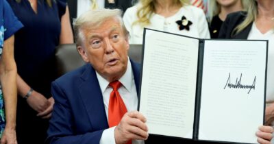 Copertina di Dazi, tregua già finita: Trump minaccia l’Europa su Big Tech