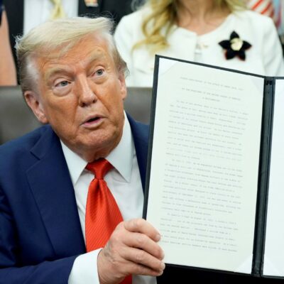 Copertina di Dazi, tregua già finita: Trump minaccia l’Europa su Big Tech