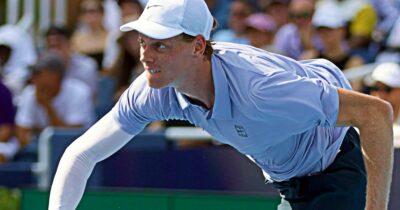 Copertina di Us Open, quando gioca oggi Sinner: il programma e i risultati degli italiani a New York | Orari e dove vedere in tv in chiaro