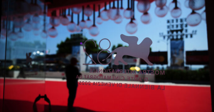 Al via la Mostra del cinema di Venezia: fuochi d’artificio numerici per nascondere il fango sotto il red carpet