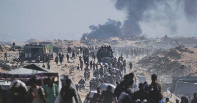 Copertina di Dalla distruzione sistematica alla falsificazione della realtà: le 5 “tappe” del genocidio di Israele su Gaza