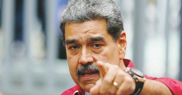 Trump: “Non escludo la guerra col Venezuela, Maduro sa cosa voglio”. E il leader di Caracas si autoconsegna premio per la Pace