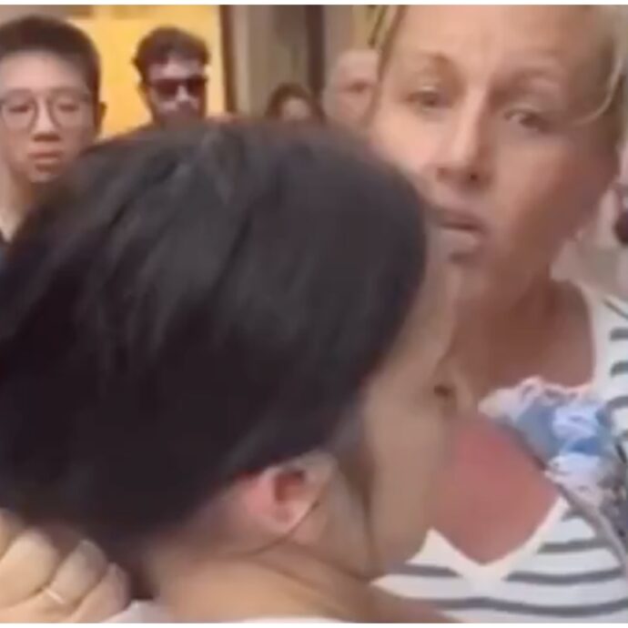 “Ha rintracciato la borseggiatrice tredicenne e l’ha afferrata per i capelli fino all’arrivo della polizia”: il video di una turista americana derubata a Venezia diventa virale