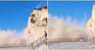 Copertina di Crolla scogliera sulla spiaggia di Saint-Martin-aux-Buneaux in Normandia, turisti in fuga – IL VIDEO