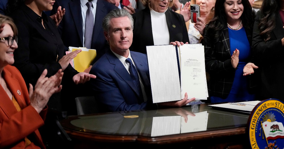 Ironia e leggi anti Trump: la strategia del governatore della California Newsom per puntare alla Casa Bianca Ironia e leggi anti Trump: la strategia del governatore della California Newsom per puntare alla Casa Bianca