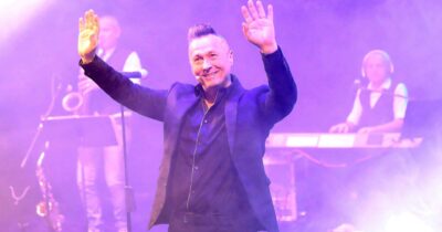 Copertina di “A Ballando con le Stelle ho perso 10 chili in tre settimane. È stato come se mi avessero strappato un braccio quando hanno riportato mio figlio Vladik in Bielorussia”: parla Paolo Belli