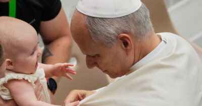 Copertina di Gaza, il Papa: “Supplico per la tutela civili, no a spostamenti forzati della popolazione e punizioni collettive”