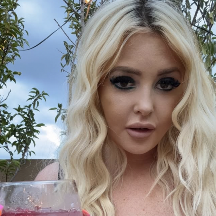 “EasyJet ha cancellato il mio volo, sono rimasta bloccata a Cipro per quattro giorni. Sono traumatizzata e ho pianto a dirotto”: lo sfogo di Jodie Weston