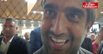 Copertina di Salvini visita lo stand del MIT al Meeting e spunta Geronimo La Russa: “Viva il Fatto Quotidiano”