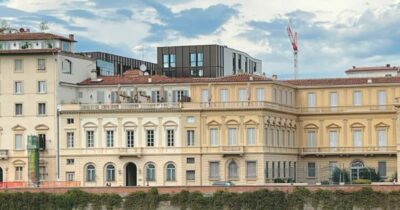 Copertina di Firenze, la Procura indaga sul palazzo a forma di cubo in centro storico. Il comitato: “Come ha avuto i permessi?”