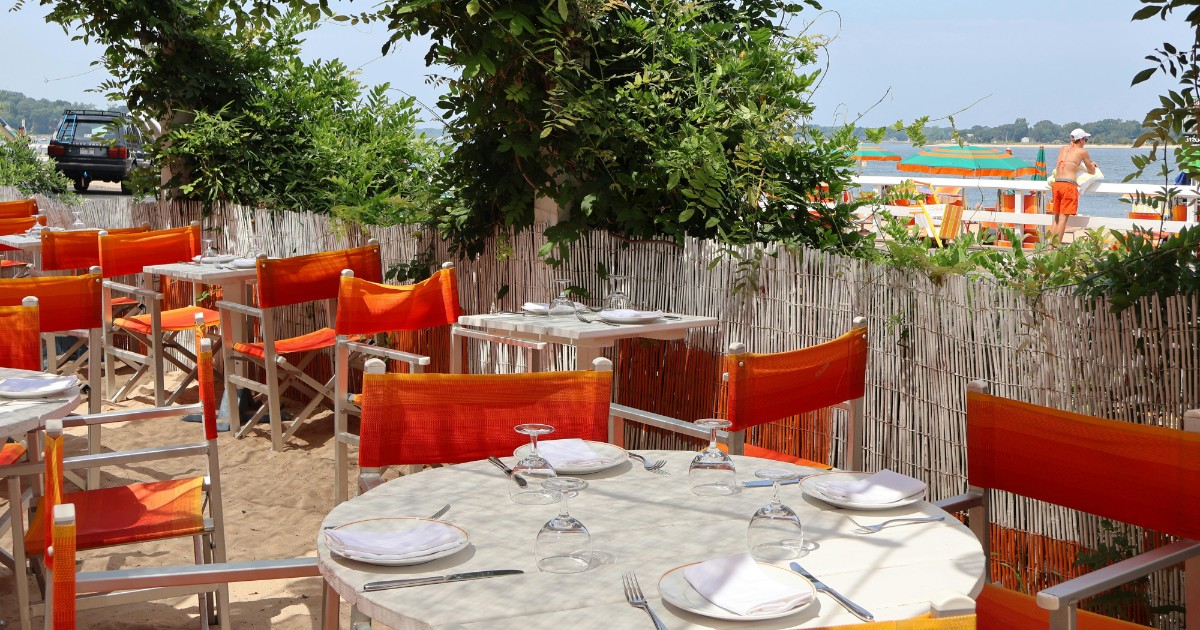 niente bambini al ristorante e in spiaggia famiglia respinta dal locale 8216childfree8217 scoppia il caso e interviene il sindaco la nostra citt224 deve accogliere tutti