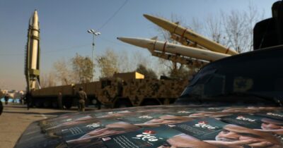 Copertina di Francia, Germania e Uk attivano lo snapback per ripristinare le sanzioni all’Iran: “Violato accordo sul nucleare”