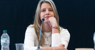 Copertina di “Denunciammo Phica.net già nel 2019, ma nessuno fece niente. La legge sul Revenge porn non basta, bisogna fermare la violenza digitale”