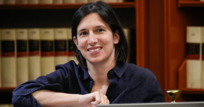 Copertina di Schlein: “Meloni sceglie i dati che vuole e nega gli altri. Trova un nemico al giorno per mascherare le magagne”