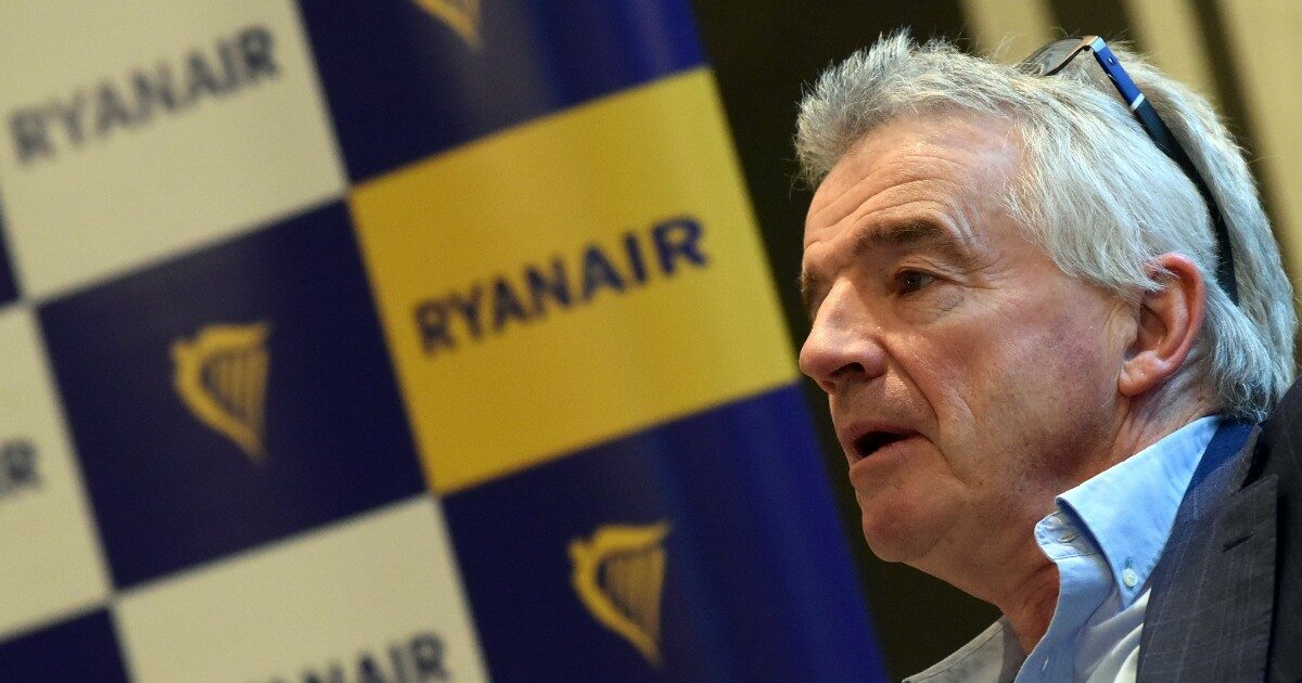 “Alzeremo il bonus per i dipendenti che intercettano bagagli fuori misura”: l’annuncio del ceo di Ryanair “Alzeremo il bonus per i dipendenti che intercettano bagagli fuori misura”: l’annuncio del ceo di Ryanair