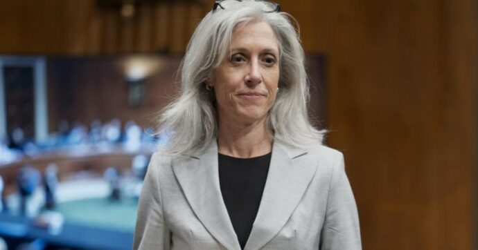 Direttrice Cdc licenziata da Trump dopo un mese: “Non era allineata”. I legali: “Si è rifiutata di avallare direttive non scientifiche”