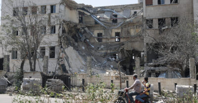 Copertina di Siria, Israele bombarda e manda gli incursori vicino a Damasco. “Netanyahu pressa al Sharaa per l’ok agli Accordi di Abramo”