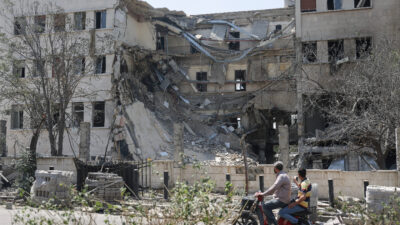 Copertina di Siria, Israele bombarda e manda gli incursori vicino a Damasco. “Netanyahu pressa al Sharaa per l’ok agli Accordi di Abramo”