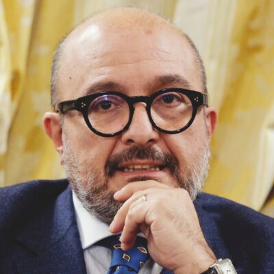 Copertina di Campania, destra disperata: Sangiuliano tirato in ballo, ma si sfila