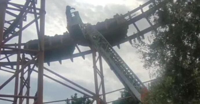 Cinecittà World di Roma, in 15 bloccati su  giostra a 20 metri di altezza
