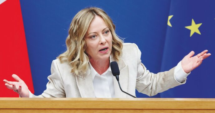 “Meloni a New York con un volo di linea nel week end per il compleanno della figlia”: la risposta di Palazzo Chigi all’interrogazione dei renziani