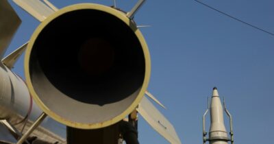 Copertina di Nucleare Iran, Teheran pronta a uscire dall’accordo di non proliferazione dopo l’ipotesi di nuove sanzioni: ecco cosa prevedono