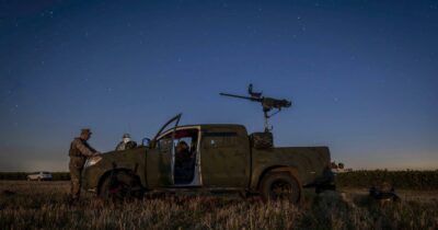 Copertina di Raffinerie di petrolio e impianti del gas: Russia e Ucraina combattono anche una guerra energetica