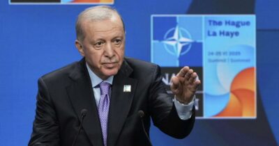 Copertina di L’obiettivo di Erdogan: controllare le forze armate siriane e i guerriglieri curdi per sedare Israele