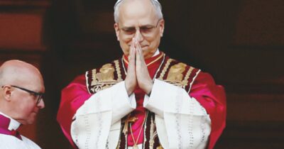 Copertina di Papa a Gaza. La Chiesa si è aperta, i nostri governi invece si chiudono